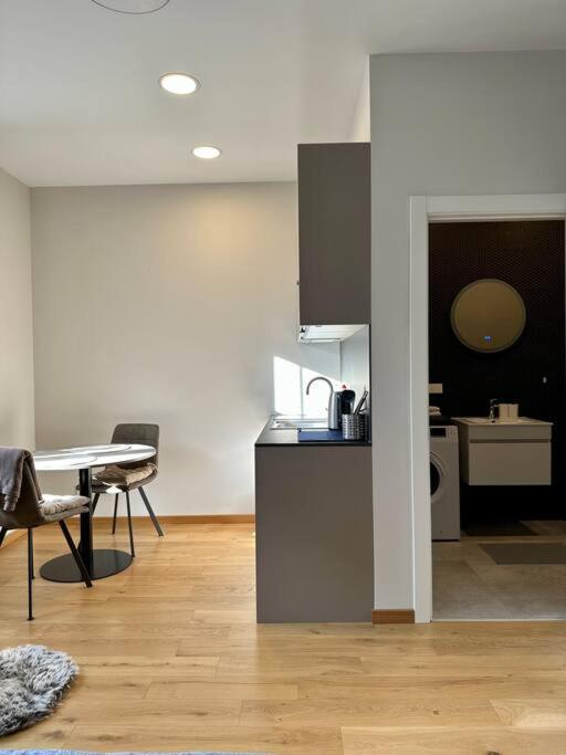 Modern Central Apartment Riga Retreat Экстерьер фото